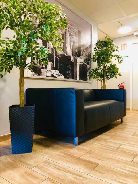 Golden Hostel イェルフェッラ エクステリア 写真